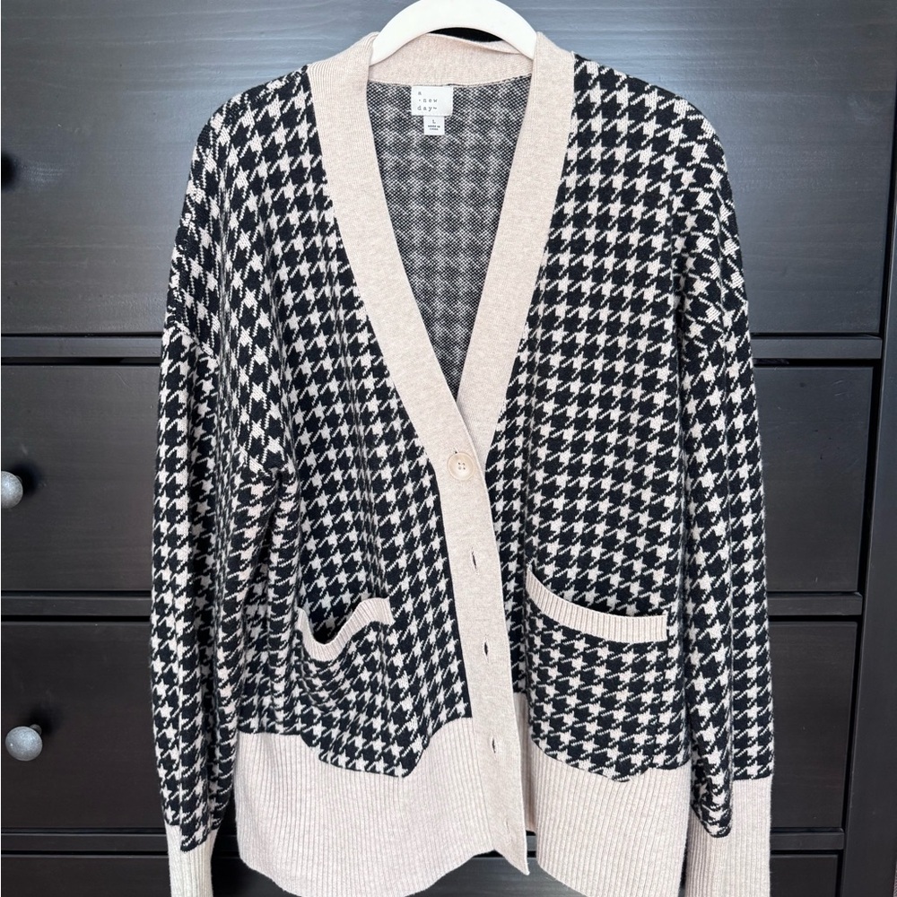 Women's Black and Cream Houndstooth Cardigan